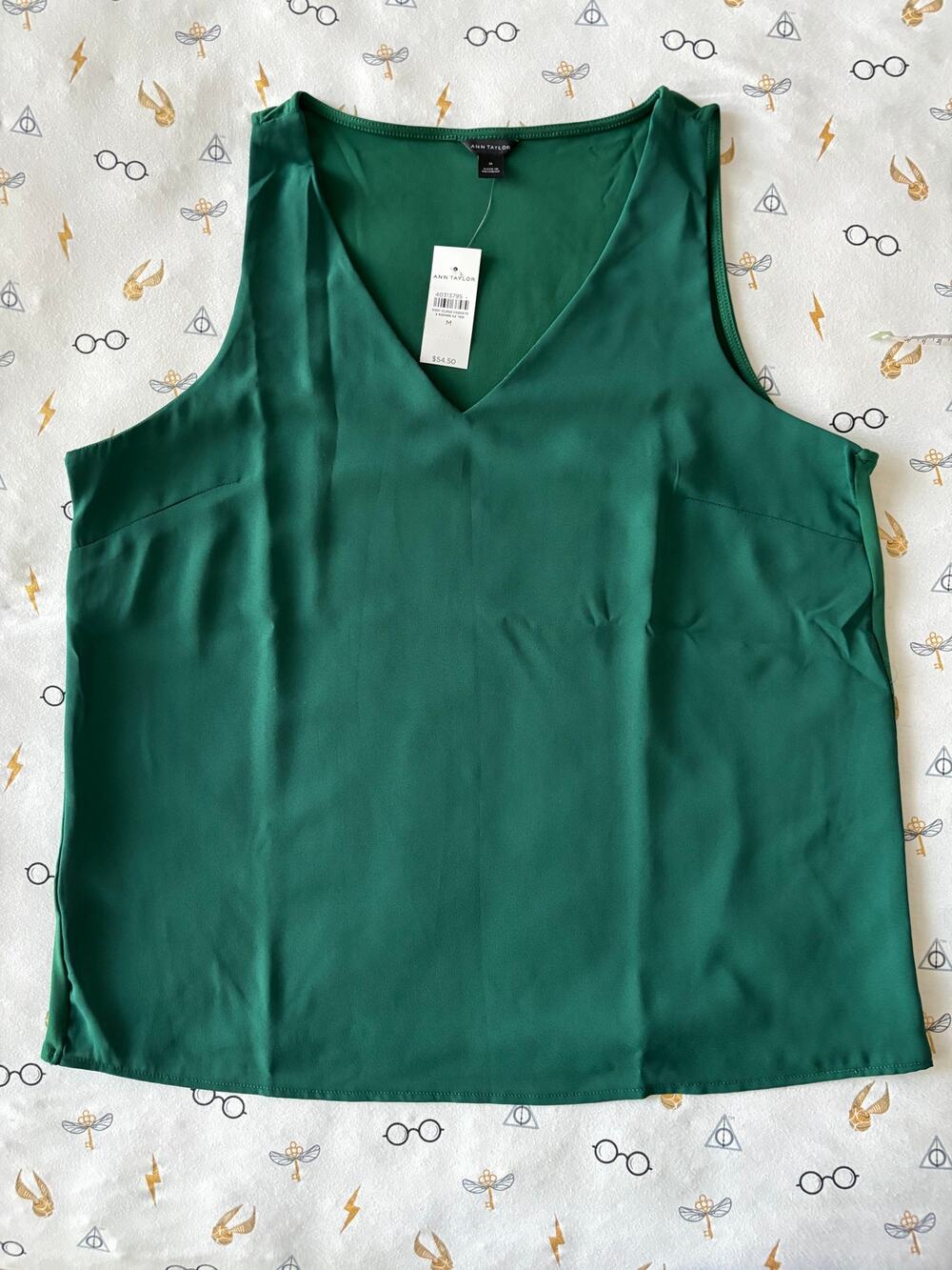 NWT - Ann Taylor "Mixed Media V-Neck Shell" – Hunter Green, Size M